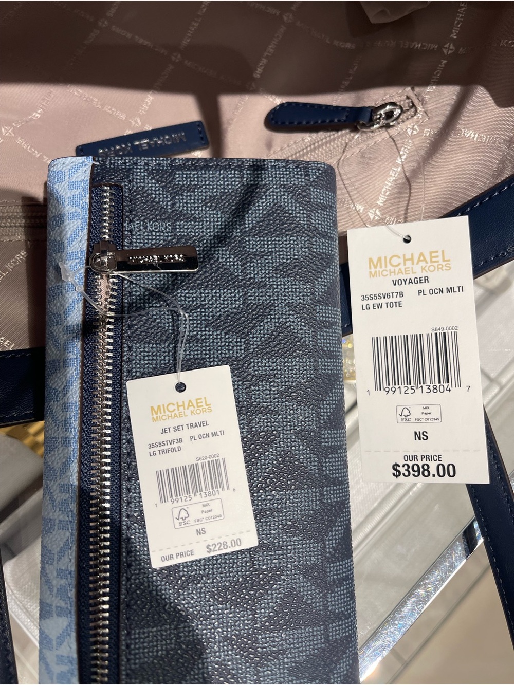 Michael Kors Jet Set Trvl Signature Logo Tri-Fold Wallet Trifold 
Pale Ocean
NWT - Picture 8 of 16